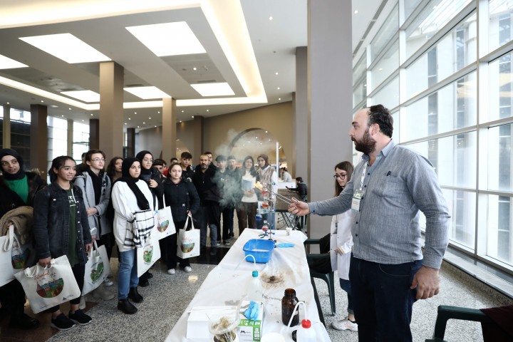 GAZİANTEP ÜNİVERSİTE BÖLÜM TANITIM VE KARİYER FUARI’NA YOĞUN İLGİ-5