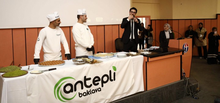 GAÜN’LÜ ÖĞRENCİLERE BAKLAVA SEMİNERİ-3