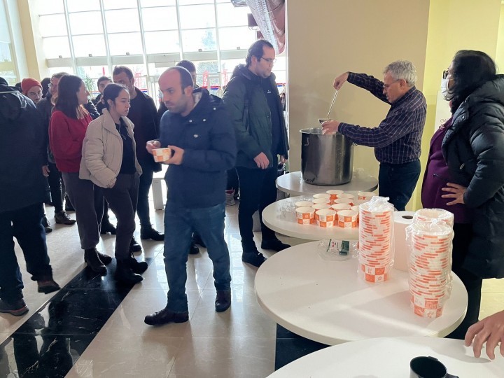 GAÜN KAPILARINI DEPREMZEDELERE AÇTI-1