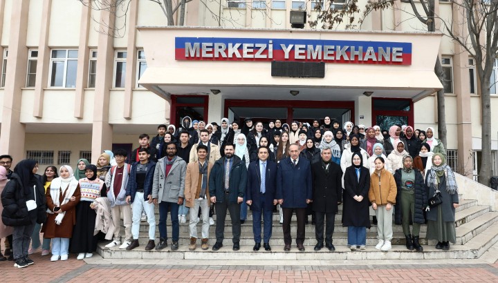 GAÜN ULUSLARARASI LİSELİ ÖĞRENCİLERİ AĞIRLADI-1