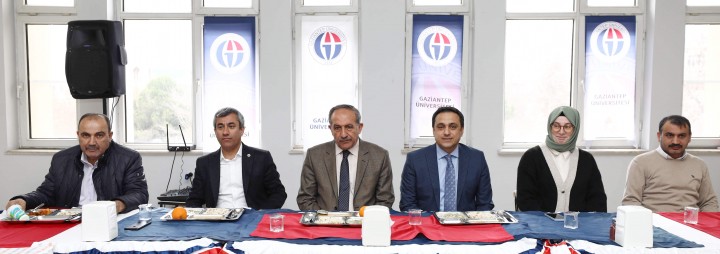 GAÜN ULUSLARARASI LİSELİ ÖĞRENCİLERİ AĞIRLADI-7