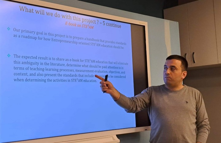 GAZİANTEP ÜNİVERSİTESİ STE²AM EĞİTİMİNDE GİRİŞİMCİLİK STANDARTLARINI BELİRLİYOR-3