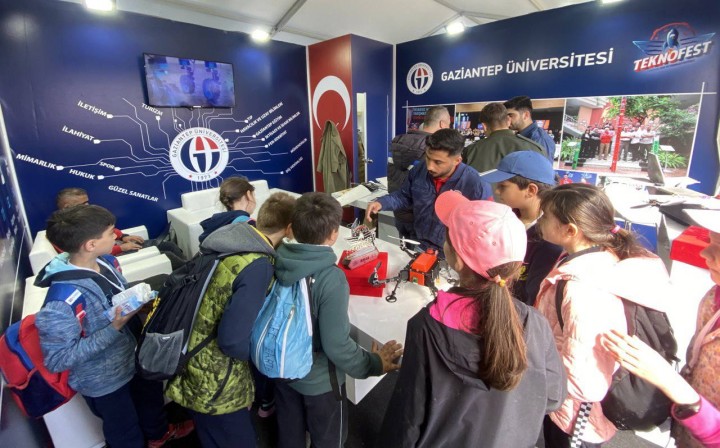 TEKNOFEST’E GAÜN STANTINDA ZİYARETÇİ AKINI-3