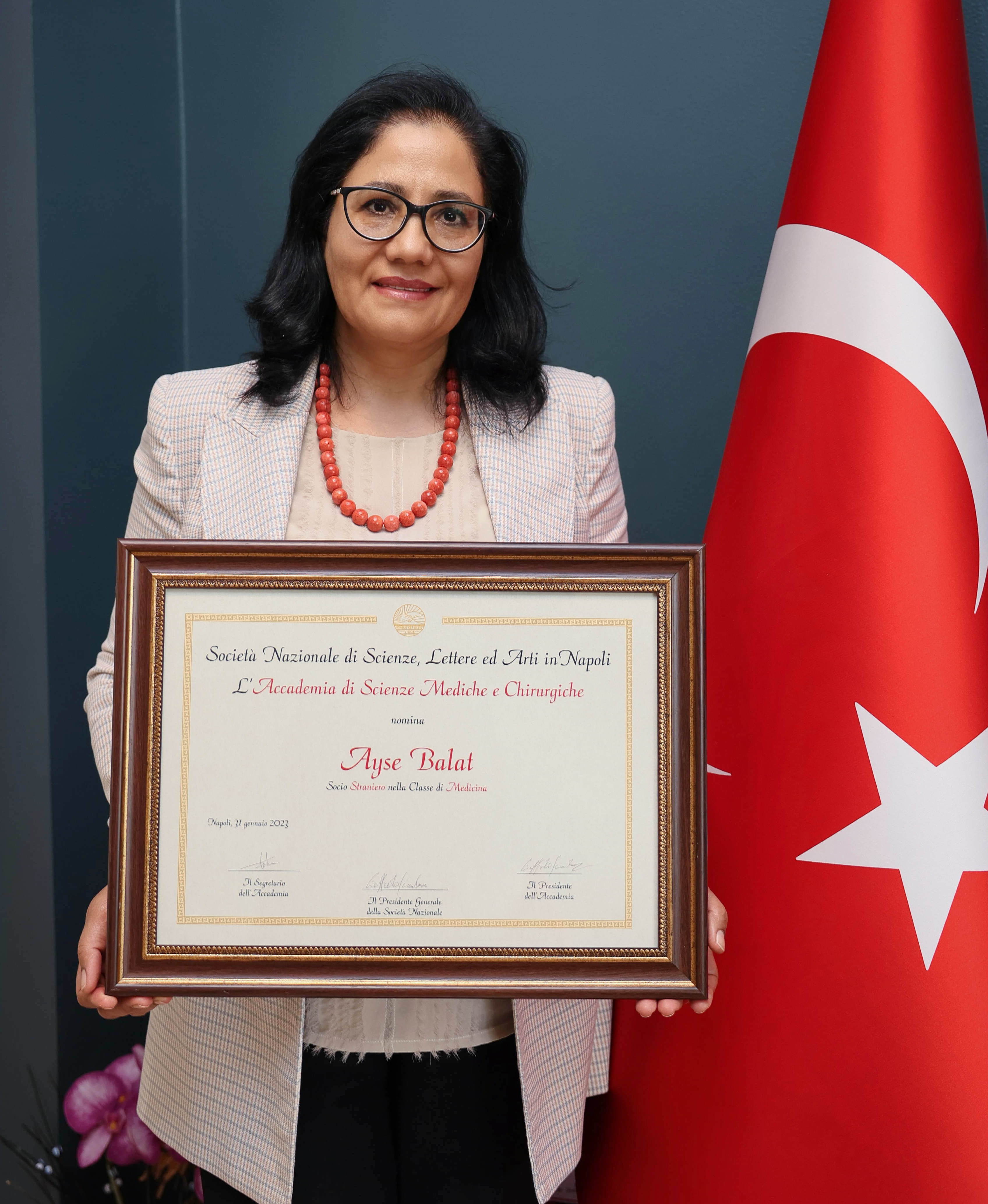 PROF. DR. AYŞE BALAT ÖMÜR BOYU AKADEMİ ÜYELİĞİ’NE SEÇİLDİ_