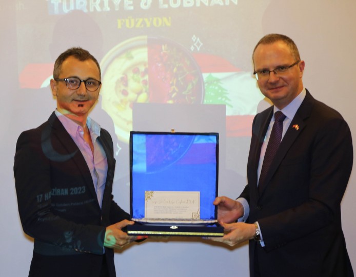 TÜRK VE LÜBNAN LEZZETLERİ AYNI TABAKTA BULUŞTU-12