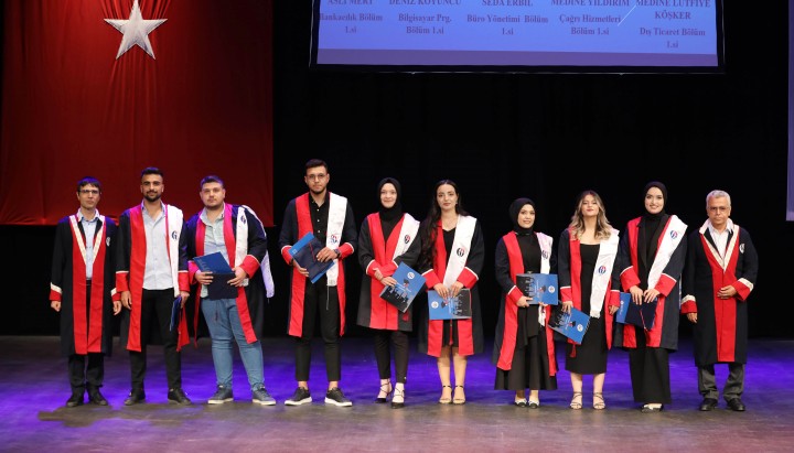 GAÜN NİZİP MYO’DA MEZUNİYET HEYECANI-5