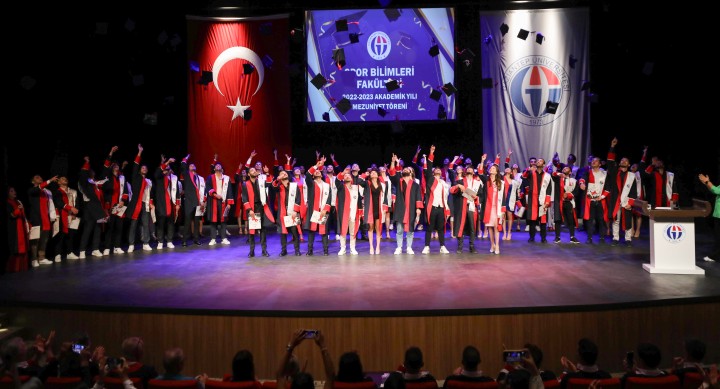 GAÜN SPOR BİLİMLERİ FAKÜLTESİ MEZUNLARINI UĞURLADI -1