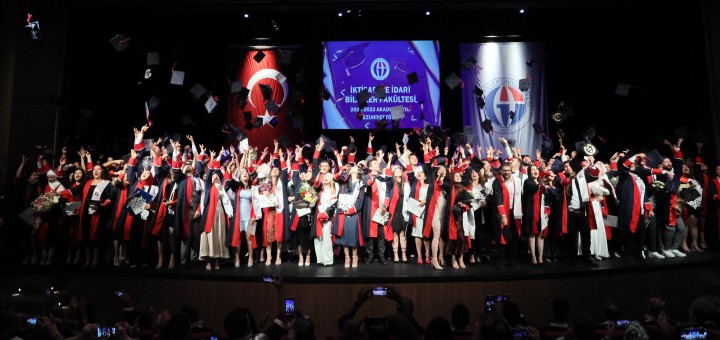 GAÜN İKTİSADİ VE İDARİ BİLİMLER FAKÜLTESİ MEZUNLARINI UĞURLADI-1