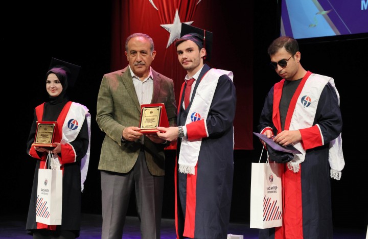 GAÜN İKTİSADİ VE İDARİ BİLİMLER FAKÜLTESİ MEZUNLARINI UĞURLADI-4
