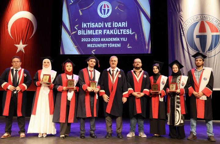 GAÜN İKTİSADİ VE İDARİ BİLİMLER FAKÜLTESİ MEZUNLARINI UĞURLADI-6