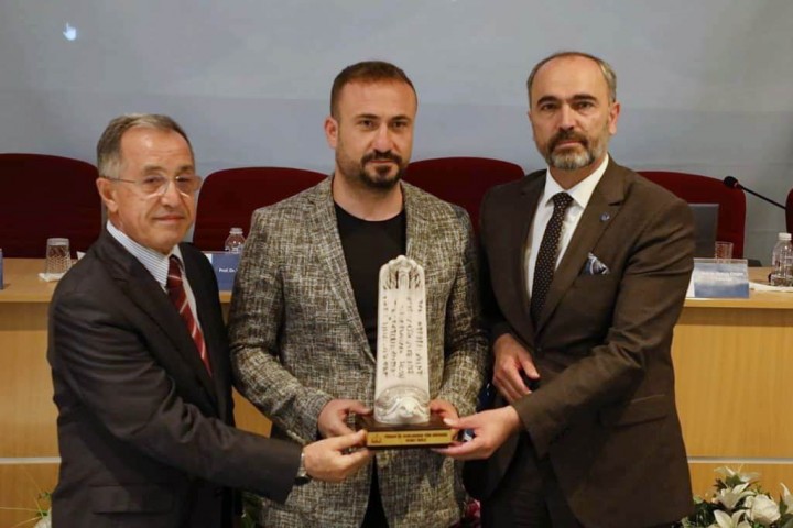 TÜRK DÜNYASI ÜSTÜN HİZMET ÖDÜLÜ GAÜN’LÜ AKADEMİSYENE -1-2