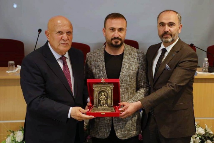 TÜRK DÜNYASI ÜSTÜN HİZMET ÖDÜLÜ GAÜN’LÜ AKADEMİSYENE -1