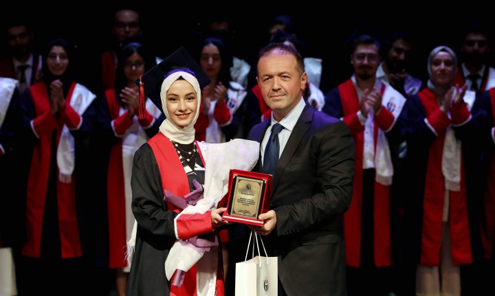 GAÜN DİŞ HEKİMLİĞİ FAKÜLTESİ 96 MEZUN VERDİ-2