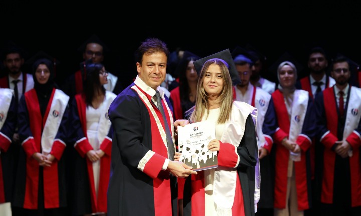 GAÜN DİŞ HEKİMLİĞİ FAKÜLTESİ 96 MEZUN VERDİ-3