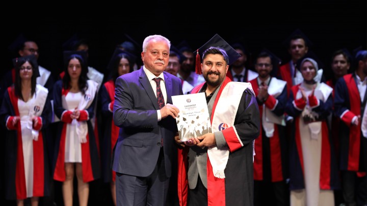 GAÜN DİŞ HEKİMLİĞİ FAKÜLTESİ 96 MEZUN VERDİ-5