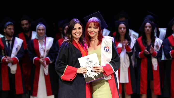 GAÜN DİŞ HEKİMLİĞİ FAKÜLTESİ 96 MEZUN VERDİ-6