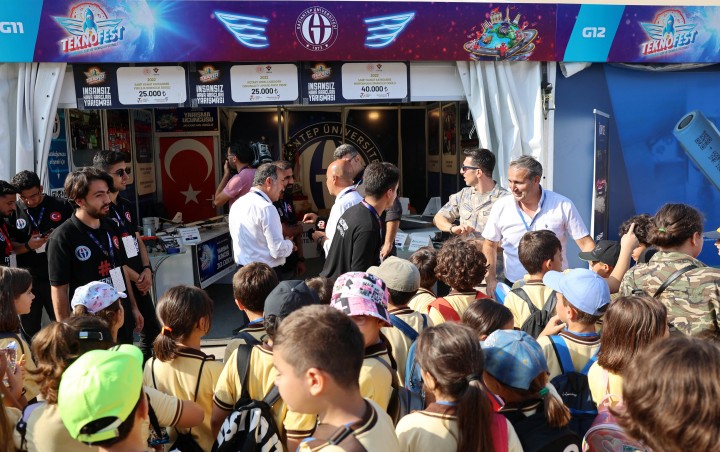 TEKNOFEST İZMİR’DE GAÜN STANDINA YOĞUN İLGİ-1