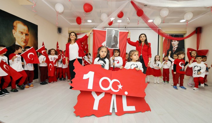 GAÜN KREŞ VE ANAOKULU ÖĞRENCİLERİNİN CUMHURİYET COŞKUSU - (1)