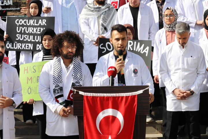 TIP FAKÜLTESİ ÖĞRENCİLERİNDEN TÜRK-FİLİSTİN DOSTLUK HASTANESİ’NİN BOMBALANMASINA TEPKİ-4