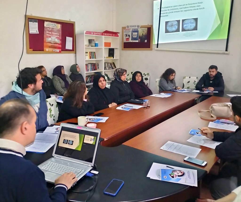 GAÜN DİŞ HEKLİMLİĞİ FAKÜLTESİ TARAFINDAN ENGELLİ VE KREŞ ÖĞRENCİLERİNE AĞIZ VE DİŞ SAĞLIĞI EĞİTİMİ__