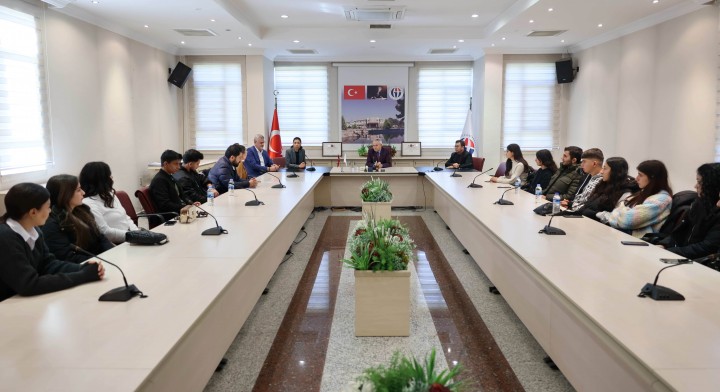 GAÜN HUKUK FAKÜLTESİNDEN 'GENÇLER BİZİMLE' ETKİNLİĞİ -1