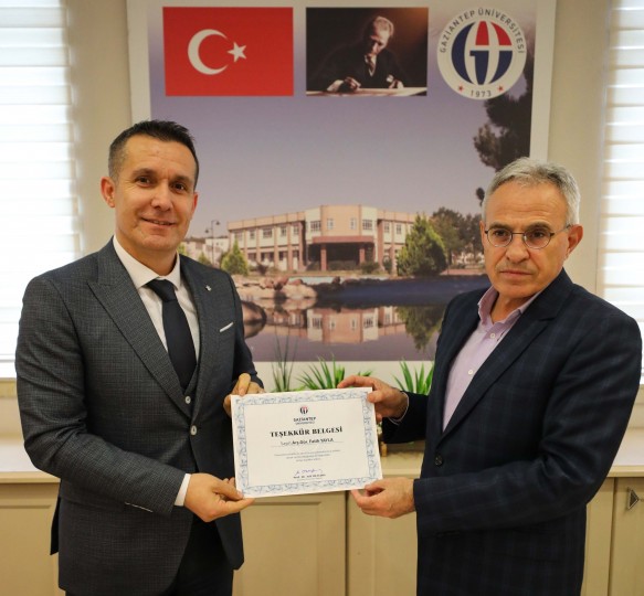 GAÜN REKTÖRÜNDEN ÜNİVERSİTENİN GELİŞİMİNE KATKI SAĞLAYAN PERSONELE TEŞEKKÜR BELGESİ - (3)