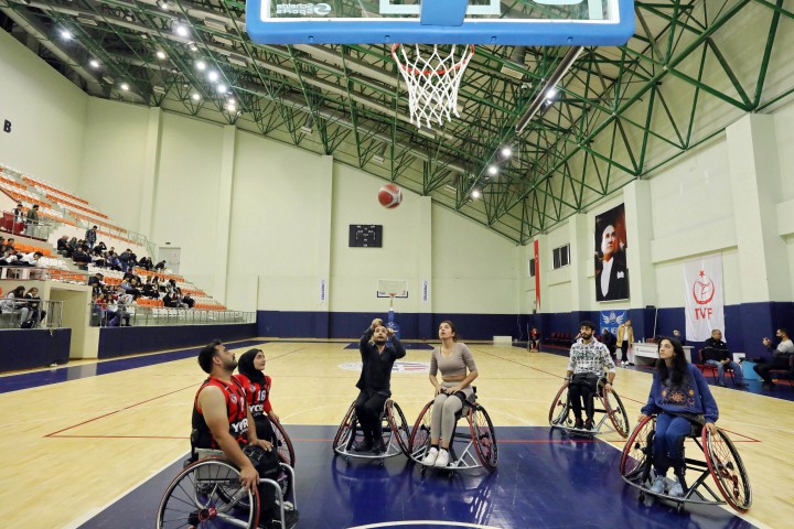 GAÜN'DE 3 ARALIK DÜNYA ENGELLİLER GÜNÜ GÖSTERİ MAÇI-