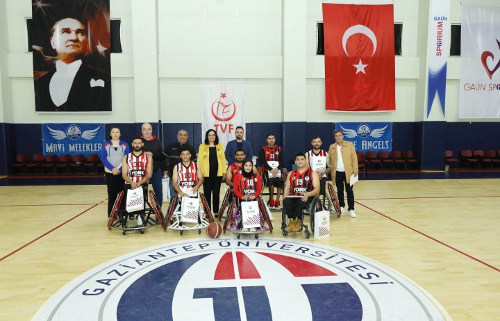 GAÜN'DE 3 ARALIK DÜNYA ENGELLİLER GÜNÜ GÖSTERİ MAÇI-1