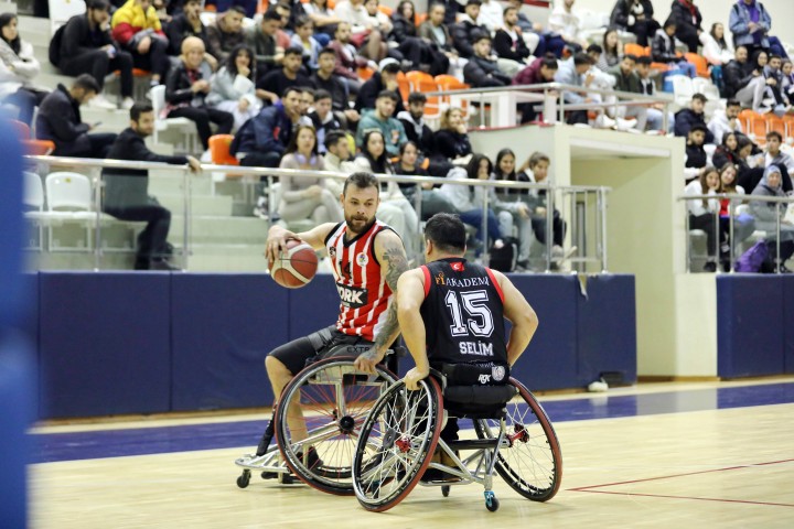 GAÜN'DE 3 ARALIK DÜNYA ENGELLİLER GÜNÜ GÖSTERİ MAÇI-3