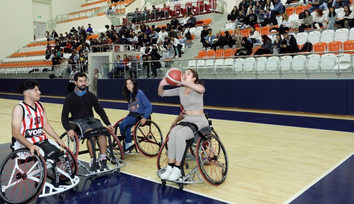 GAÜN'DE 3 ARALIK DÜNYA ENGELLİLER GÜNÜ GÖSTERİ MAÇI-4