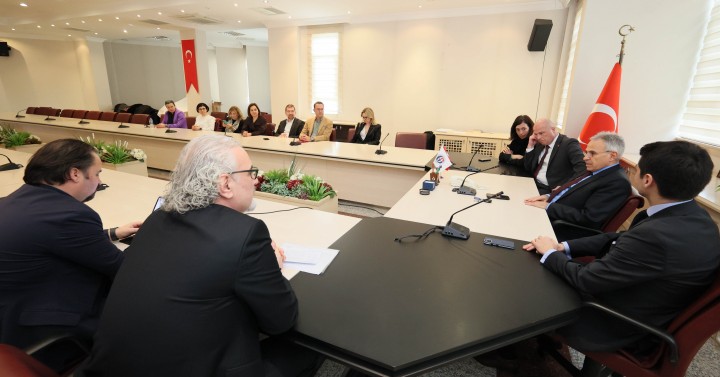 iSVİÇRELİ İŞ İNSANLARINDAN REKTÖRE ÖZAYDIN’A ZİYARET-3