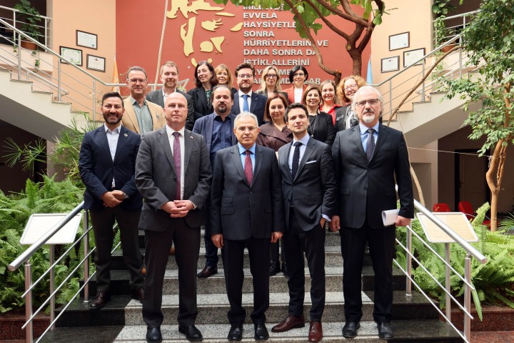 iSVİÇRELİ İŞ İNSANLARINDAN REKTÖRE ÖZAYDIN’A ZİYARET-5