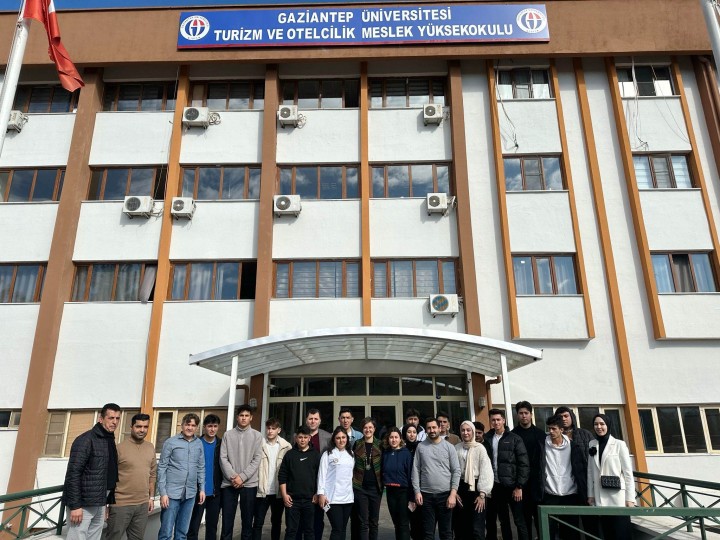 GAÜN TURİZM VE OTELCİLİK MESLEK YÜKSEKOKULU ORTAÖĞRETİM KURUMLARINI AĞIRLIYOR-01