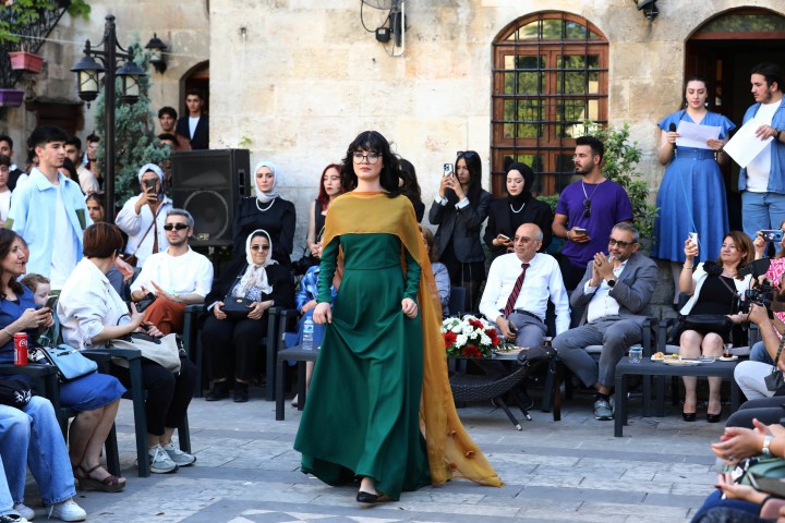 1. GÜZEL SANATLAR FAKÜLTESİ MODA VE TASARIM HAFTASI BAŞLADI-08