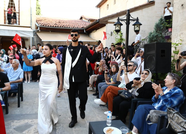 1. GÜZEL SANATLAR FAKÜLTESİ MODA VE TASARIM HAFTASI BAŞLADI-7