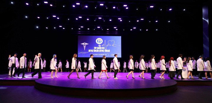 GAÜN TIP FAKÜLTESİ ÖĞRENCİLERİ BEYAZ ÖNLÜKLERİNİ GURURLA GİYDİ -1