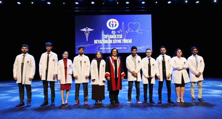 GAÜN TIP FAKÜLTESİ ÖĞRENCİLERİ BEYAZ ÖNLÜKLERİNİ GURURLA GİYDİ -4