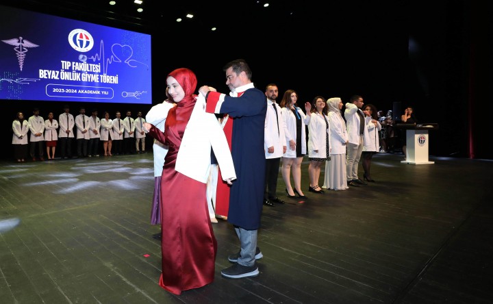 GAÜN TIP FAKÜLTESİ ÖĞRENCİLERİ BEYAZ ÖNLÜKLERİNİ GURURLA GİYDİ -5