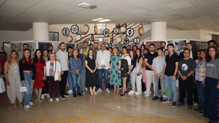 KARMA ÖĞRENCİ SERGİSİ SANATSEVERLERLE BULUŞTU-1