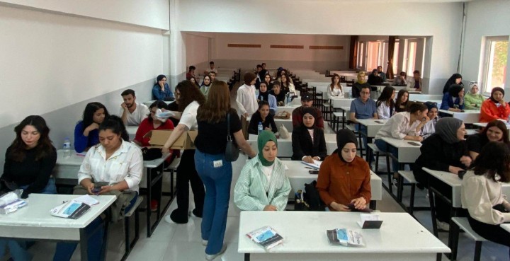 UNİVERSİTELİ ÖĞRENCİLERİNDEN ARKADAŞLARINA ANLAMLI DESTEK - (4)