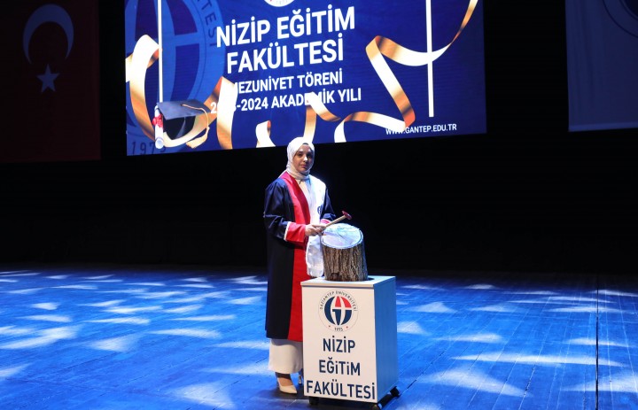 GAÜN NİZİP EĞİTİM FAKÜLTESİ ÖĞRENCİLERİNİN DİPLOMA SEVİNCİ-4