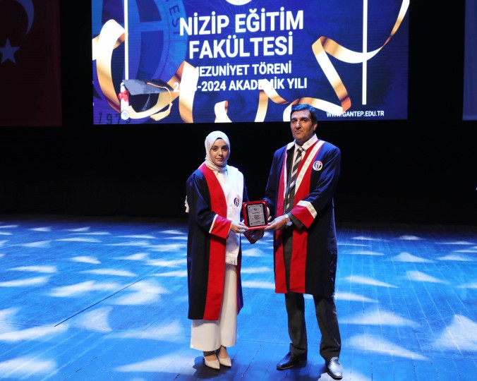 GAÜN NİZİP EĞİTİM FAKÜLTESİ ÖĞRENCİLERİNİN DİPLOMA SEVİNCİ-5