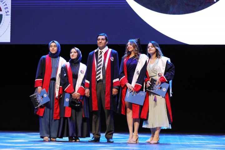 GAÜN NİZİP EĞİTİM FAKÜLTESİ ÖĞRENCİLERİNİN DİPLOMA SEVİNCİ-8