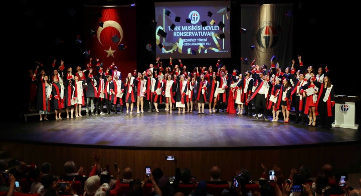 GAÜN TMDK ÖĞRENCİLERİNİN MEZUNİYET SEVİNCİ-1