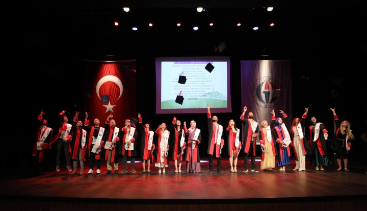 NURDAĞI MYO ÖĞRENCİLERİNİN MEZUNİYET HEYECANI-1