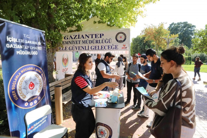 GAZİANTEP İL EMNİYET MÜDÜRLÜĞÜ, GAÜN KAMPÜSÜNDE ÖĞRENCİLERİ BİLGİLENDİRDİ-1