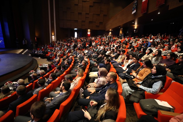 YÖK KURULU ÜYESİ PROF. DR. AK GAÜN’LÜ ÖĞRENCİLERLE BİR ARAYA GELDİ-4,