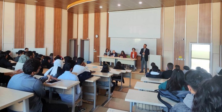 ULUSLARARASI GÖÇ ÖRGÜTÜ VE DHL İŞ BİRLİĞİYLE SÖYLEŞİ DÜZENLENDİ-1